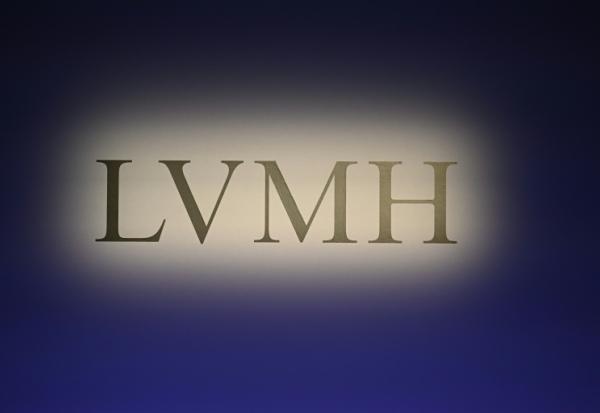 Logo de LVMH, lors de la présentation des résultats annuels du groupe, Paris, le 26 janvier 2022