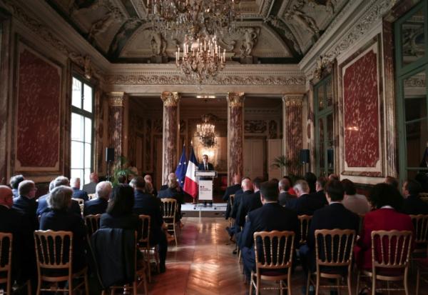 Le garde des Sceaux Gérald Darmanin (C) s'adresse aux procureurs généraux réunis au ministère de la Justice le 8 juin 2026 à Paris 