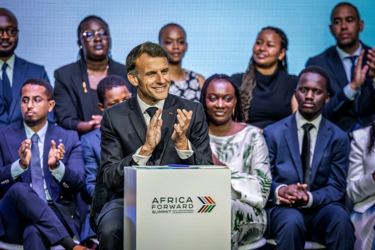 Le président français Emmanuel Macron lors d'une rencontre avec des jeunes au sommet Africa Forward à Nairobi, au Kenya, le 11 mai 2026