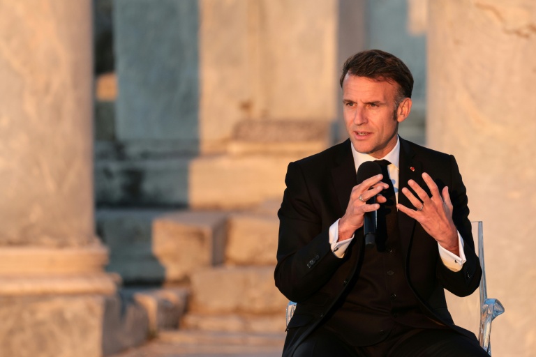 Emmanuel Macron s'exprime dans l'Agora romaine, à Athènes, le 24 avril 2026