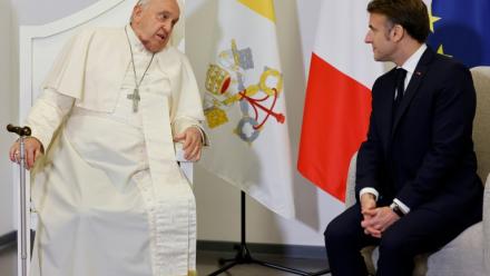 Le pape François et le président de la République Emmanuel Macron à Ajaccio en Cors-du-Sud le 15 décembre 2024