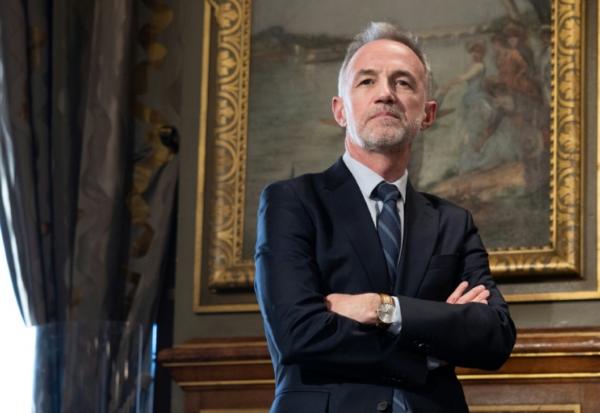 Le nouveau maire de Paris, Emmanuel Grégoire, lors d'une cérémonie de remerciement et d'adieu organisée à l'Hôtel de Ville de Parisen l'honneur de la maire sortante, Anne Hidalgo, le 25 mars 2026 