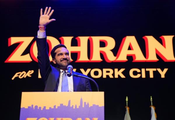 Zohran Mamdani, candidat à la mairie de New York, lors d'une soirée électorale dans le quartier de Brooklyn, le 4 novembre 2025 à New York