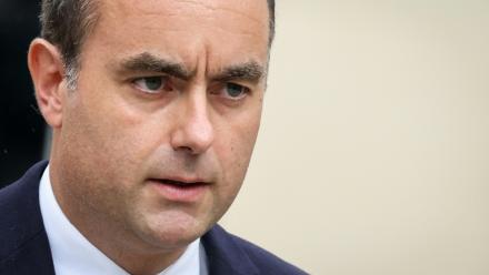 Le Premier ministre Sébastien Lecornu lors de la cérémonie de passation avec son prédécesseur à l'Hôtel Matignon à Paris le 10 septembre 2025