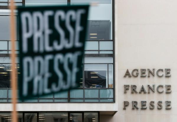 Une banderole presse devant le siège de l'Agence France Presse (AFP) à Paris, le 9 décembre 2024