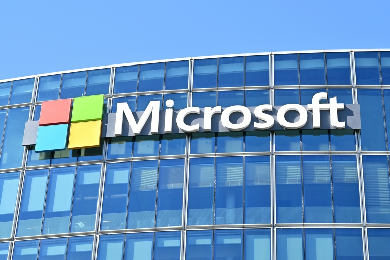 La façade du siège de la filiale française de Microsoft à Issy-les-Moulineaux, en banlieue parisienne, le 24 avril 2026
