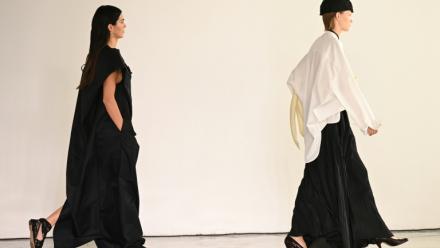 Des mannequins lors du défilé de la collection Bottega Veneta printemps/été 2027 de la Fashion Week de Milan (Italie), le 26 septembre 2026