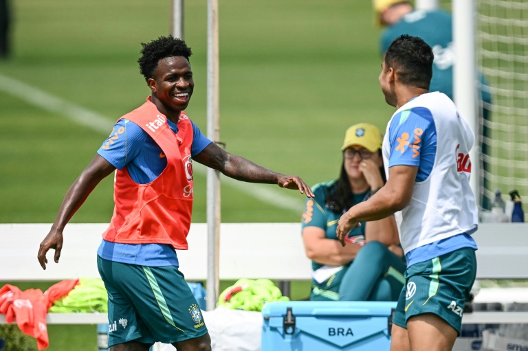 Vinicius Junior (g) à l'entraînement avec le Brésil avant son entrée en lice en Coupe du monde contre le Maroc, le 11 juin 2026 à Morristown (New Jersey).
