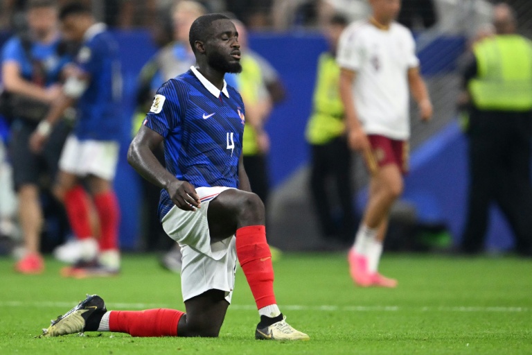 Le défenseur français Dayot Upamecano après la défaite en demi-finale du Mondial-2026 face à l'Espagne, à Arlington, le 14 juillet 2026