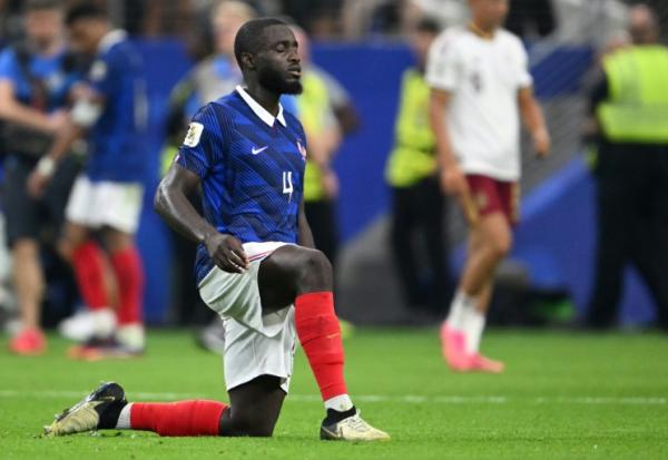 Le défenseur français Dayot Upamecano après la défaite en demi-finale du Mondial-2026 face à l'Espagne, à Arlington, le 14 juillet 2026