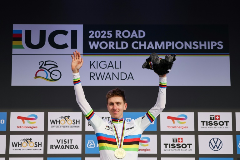 Le Slovène Tadej Pogacar, sacré de nouveau champion du monde, le 28 septembre 2025 à Kigali au Rwanda