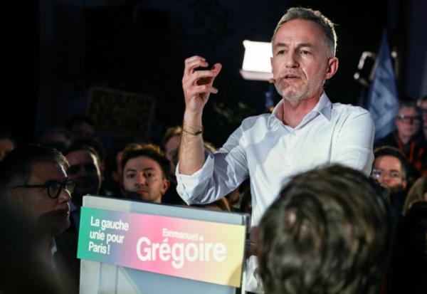 Emmanuel Grégoire, candidat de la gauche unie hors LFI à la mairie de Paris, lors d'un meeting, le 14 janvier 2026 à Paris