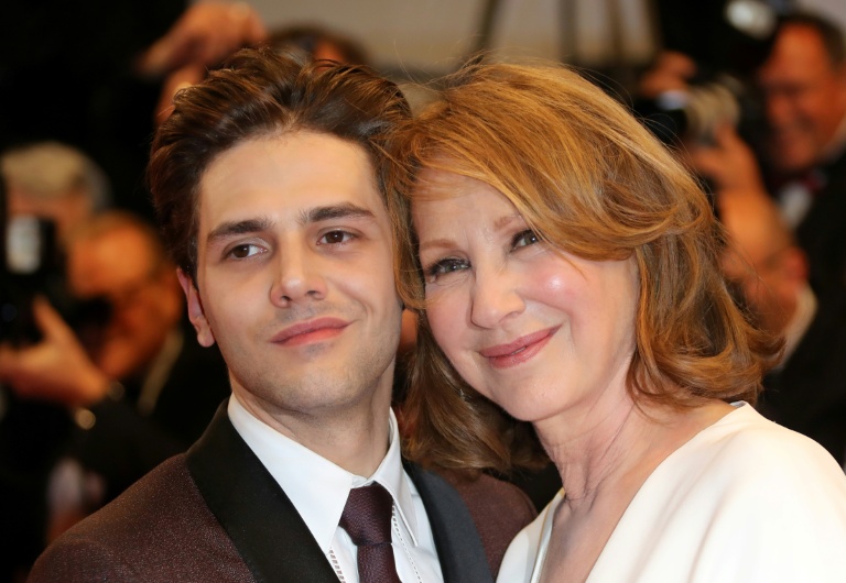 Le réalisateur canadien Xavier Dolan et l’actrice française Nathalie Baye après la projection du film 