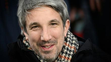 L'humoriste Guillaume Meurice assiste à un match de football au stade Roazhon Park à Rennes (Ille-et-Vilaine), le 5 mars 2023