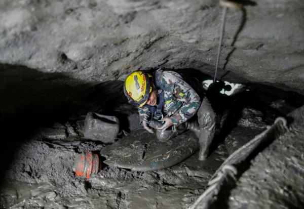 L’armée népalaise mène une opération de recherche et de sauvetage dans le tunnel de la centrale hydroélectrique de Chilime, plusieurs jours après les crues soudaines et les glissements de terrain meurtriers survenus dans le district de Rasuwa, au Népal, le 10 septembre 2026
