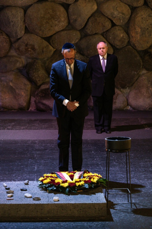 Le chancelier allemand Friedrich Merz se recueille au mémorial de la Shoah, Yad Vashem, le 7 décembre 2025
