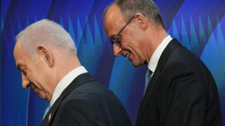 Le Premier ministre israélien Benjamin Netanyahu et le chancelier allemand Friedrich Merz quittent une conférence de presse à Jérusalem le 7 décembre 2025.