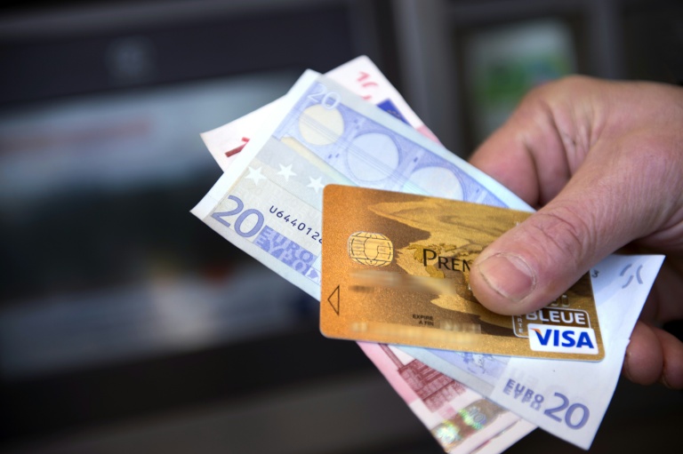 Selon l'association CLCV, les tarifs bancaires ont connu une hausse de 3% en moyenne, en particulier sur les services de base comme les frais de tenue de compte et de cartes bancaires.