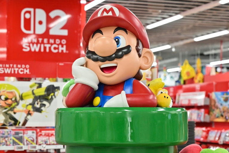 Un personnage de Super Mario dans une exposition Nintendo avant le lancement de la console Switch 2, à Nagoya au Japon, le 2 juin 2025