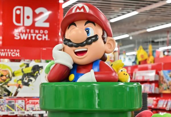 Un personnage de Super Mario dans une exposition Nintendo avant le lancement de la console Switch 2, à Nagoya au Japon, le 2 juin 2025