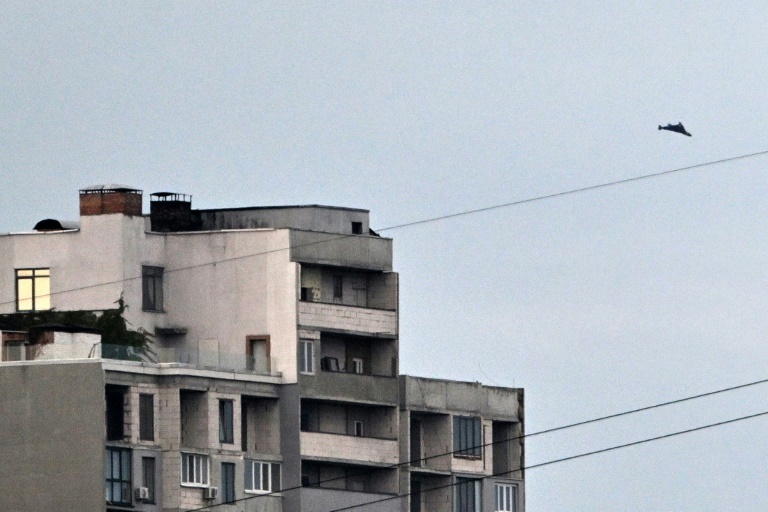 Un drone lors d'une attaque aérienne russe à Kiev, le 28 septembre 2025, en Ukraine