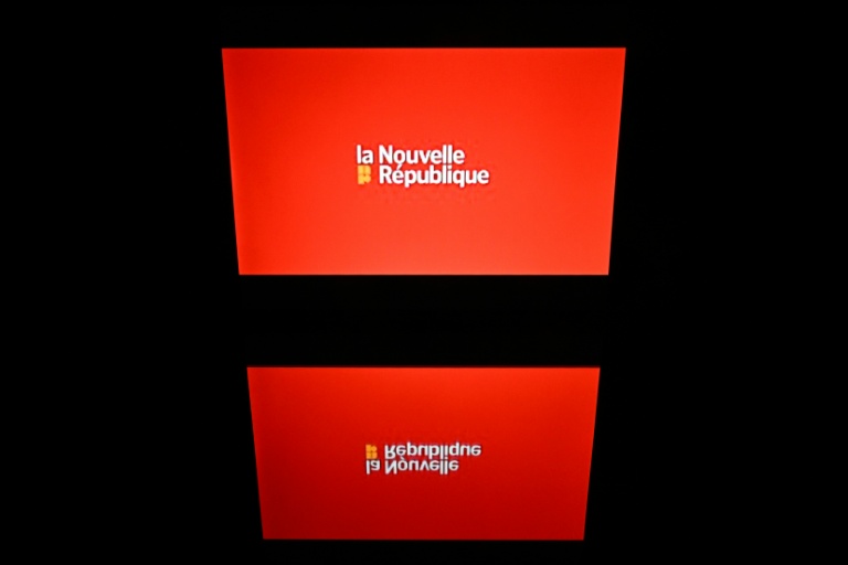 Le logo du quotidien régional La Nouvelle République sur l'écran d'une tablette, le 20 janvier 2025 à Toulouse