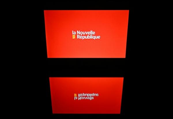 Le logo du quotidien régional La Nouvelle République sur l'écran d'une tablette, le 20 janvier 2025 à Toulouse
