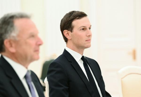 Photo de pool fournie par l'agence russe Sputnik, de l'envoyé spécial de Donald Trump, Steve Witkoff, et du gendre du président américain Jared Kushner, le 2 décembre 2025, au Kremlin, à Moscou

