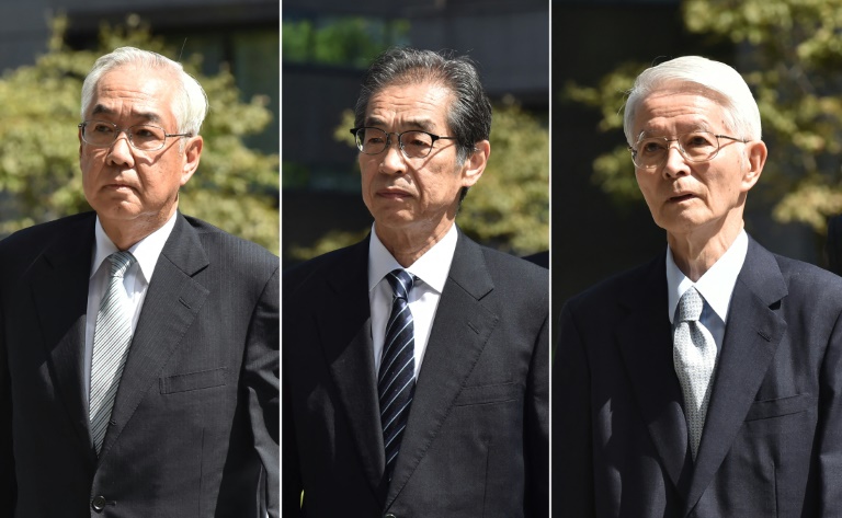 Trois anciens responsables de Tepco, la compagnie électrique opérant la centrale nucléaire de Fukushima: l'ancien président Tsunehisa Katsumata (d), mort en 2024, l'ancien vice-président Ichiro Takekuro (c) et Sakae Muto