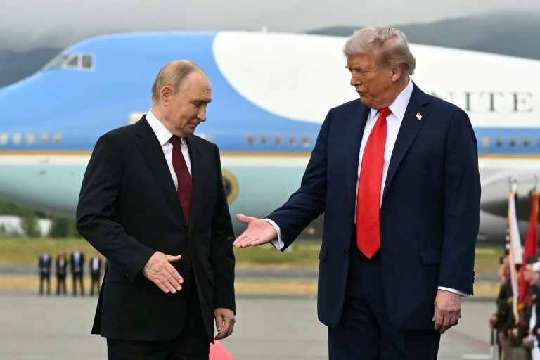 Vladimir Poutine et Donald Trump à Anchorage, en Alska, le 15 août 2025