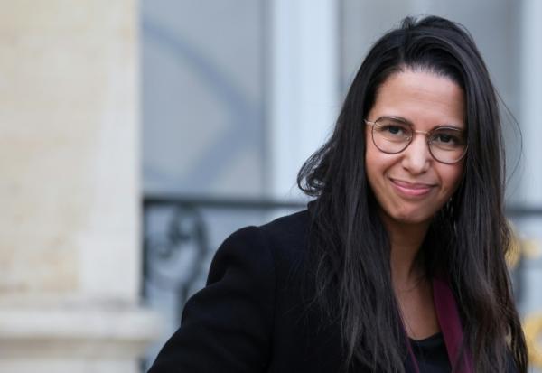 La ministre des Outre-mer, Naïma Moutchou  à sa sortie de l'Elysée le 22 octobre 2025.