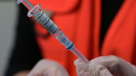 "Aujourd'hui, l'OMS publie une nouvelle analyse qui (...) n'a établi aucun lien de causalité entre les vaccins et l'autisme", a déclaré le directeur général de l'organisation, Tedros Adhanom Ghebreyesus