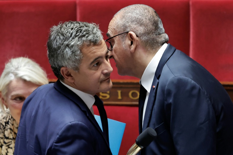 Le ministre de la Justice Gérald Darmanin (g) et le ministre de l'Intérieur Laurent Nuñez, à l'Assemblée nationale, le 15 juillet 2026 à Paris