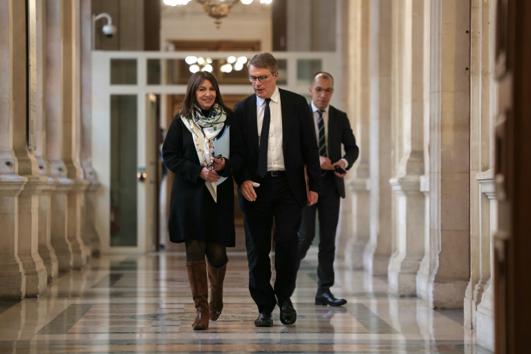 Anne Hidalgo et Patrick Bloche à l'Hôtel de Ville à Paris, le 9 février 2026