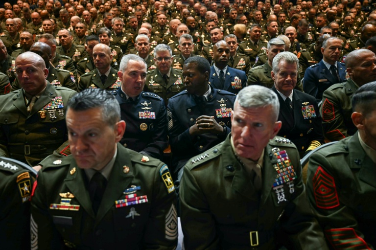 Des militaires rassemblés avant un discours de Donald Trump à l'adresse des officiers supérieurs de l'armée réunis à la base du Corps des Marines de Quantico, en Virginie, le 30 septembre 2025