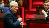 Olivier Falorni, rapporteur du projet de loi sur le droit à l'aide active à mourir, assiste au vote solennel sur ce texte à l'Assemblée nationale, le 25 février 2026 à Paris