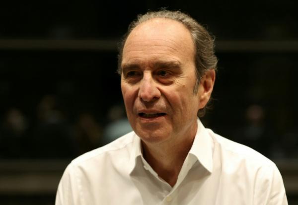 Le milliardaire Xavier Niel, cofondateur du géant français de la production audiovisuelle Mediawan, avant d'être entendu par la commission parlementaire sur l'audiovisuel public le 2 avril 2026 à Paris