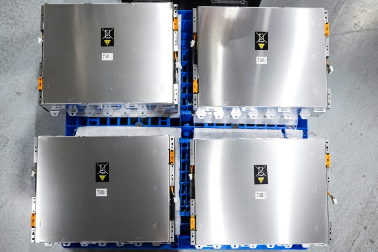 Des modules de batteries électriques chez le fabriquant AESC à Lambres-lez-Douai, dans le Nord, le 13 novembre 2025