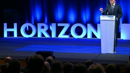 Édouard Philippe devant les cadres d'Horizons réunis au centre des Congrès de Reims, le 10 mai 2026