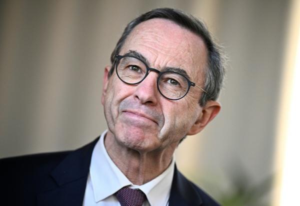 Le président de LR Bruno Retailleau lors d'une conférence de presse au Blanc-Mesnil, près de Paris, le 5 mars 2026