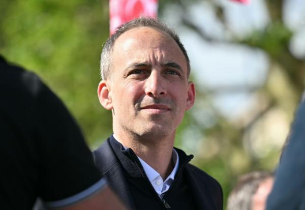 Le chef de Place publique et député européen Raphaël Glucksmann participe à une manifestation à Rouen, à l'occasion de la Fête du Travail, le 1er mai 2026
