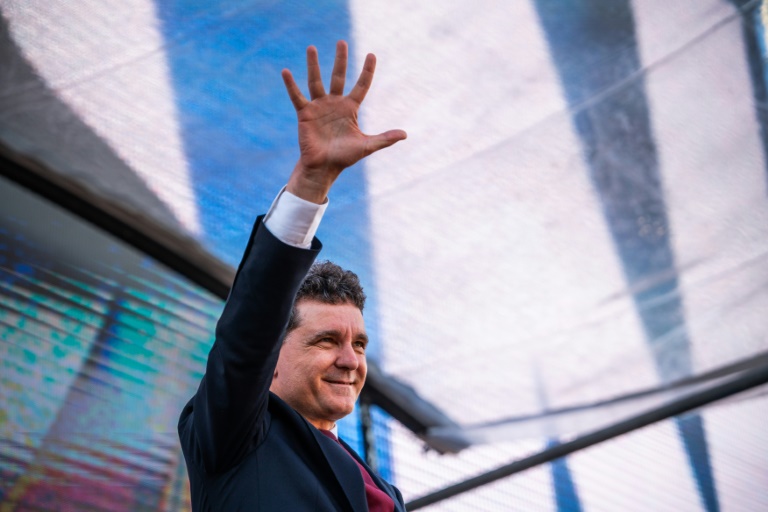 Le maire de Bucarest et candidat à la présidentielle roumaine, Nicusor Dan, lors d'un rassemblement électoral le 11 mai 2025