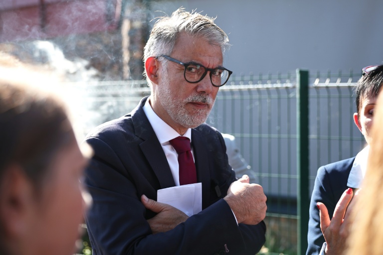 Olivier Faure, Premier secrétaire du Parti socialiste (PS) et candidat de la gauche à la présidentielle de 2027, lors de la visite d'une école primaire à Savigny-le-Temple, le 1er septembre 2026 en Seine-et-Marne
