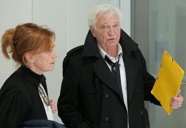 L'animateur Laurent Boyer et son avocate Marie-Alix Canu-Bernard arrivent au Tribunal de Paris le 30 mars 2026