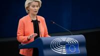 La présidente de la Commission européenne Ursula von der Leyen va proposer mercredi des mesures très attendues visant à limiter l'accès des moins de 15 ans aux réseaux sociaux