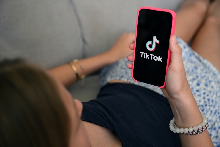 Après Meta, TikTok accepte à son tour de limiter à deux heures par jour son utilisation par les adolescents