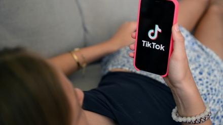 Après Meta, TikTok accepte à son tour de limiter à deux heures par jour son utilisation par les adolescents