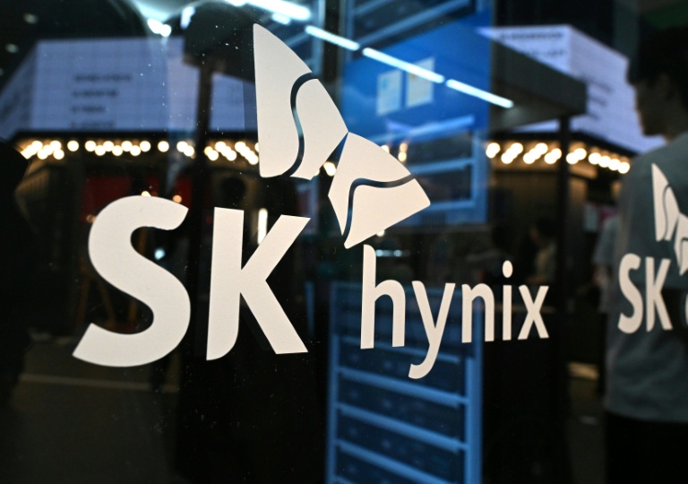 La capitalisation boursière du champion sud-coréen de puces mémoire SK hynix a dépassé mercredi pour la première fois la barre des 1.000 milliards de dollars, portée par une colossale envolée de la demande mondiale liée à l'IA