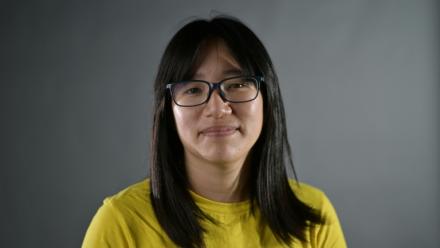 Chow Hang-tung, avocate, pose lors d'une séance photo à Hong Kong, le 21 mars 2021