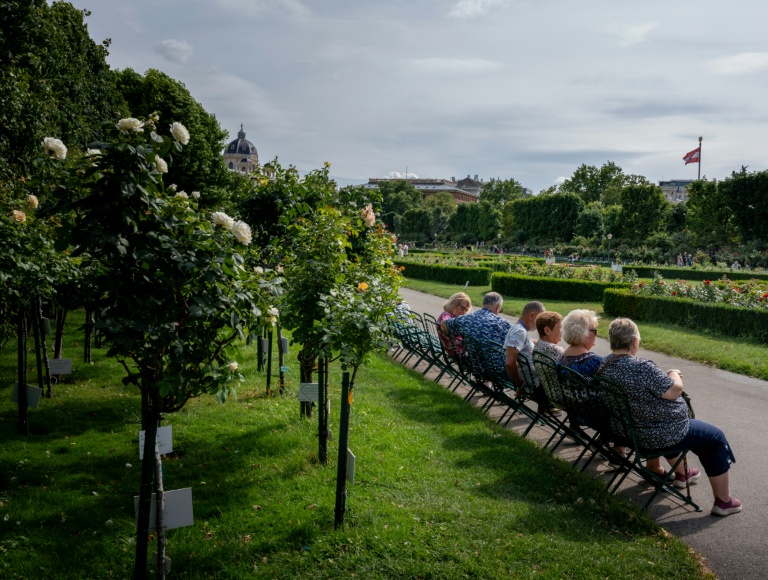 au Volksgarten (Jardin du peuple), entre le Burgtheater et le palais de la Hofburg à Vienne, le 6 juillet 2026 en Autriche